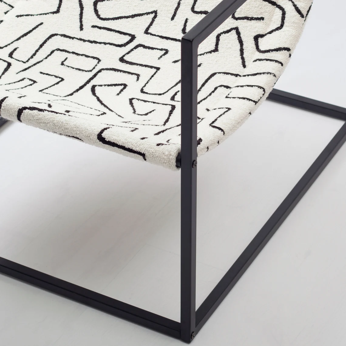 Patterned Armchair Black and White Accent Chair Sling Steel Metal Midcentury Minimal Scandinavian Farmhouse Decoration Home Decor Furniture