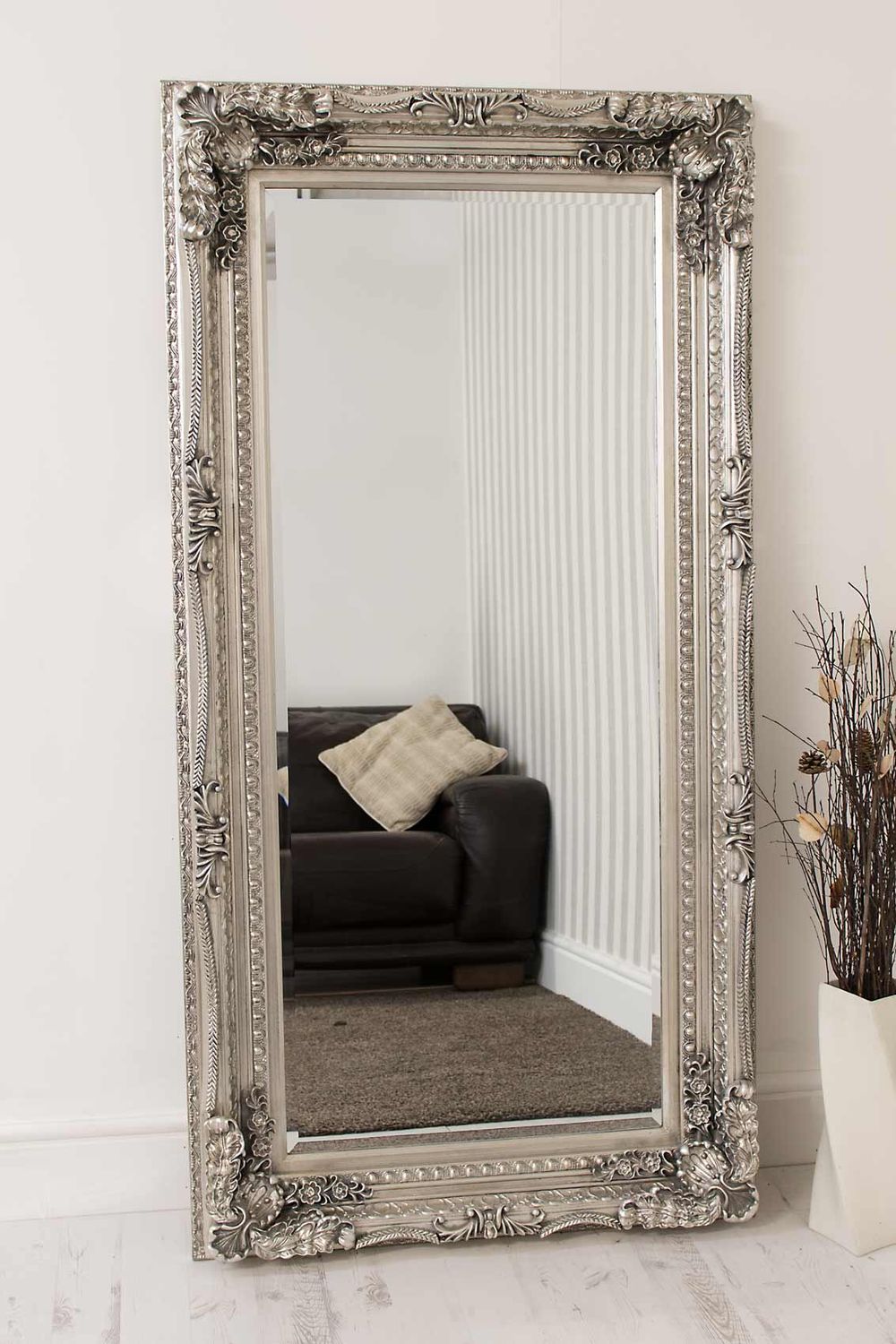 Elegant Carved Louis Wall Mirror ? Timeless Beauty for Every Space