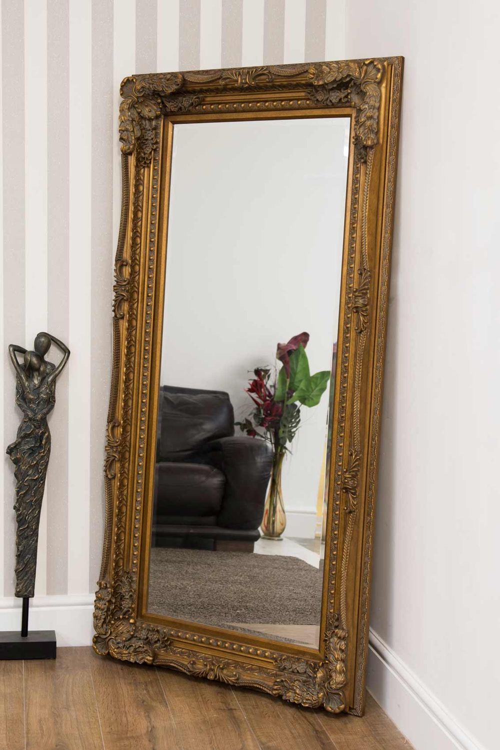 Elegant Carved Louis Wall Mirror ? Timeless Beauty for Every Space