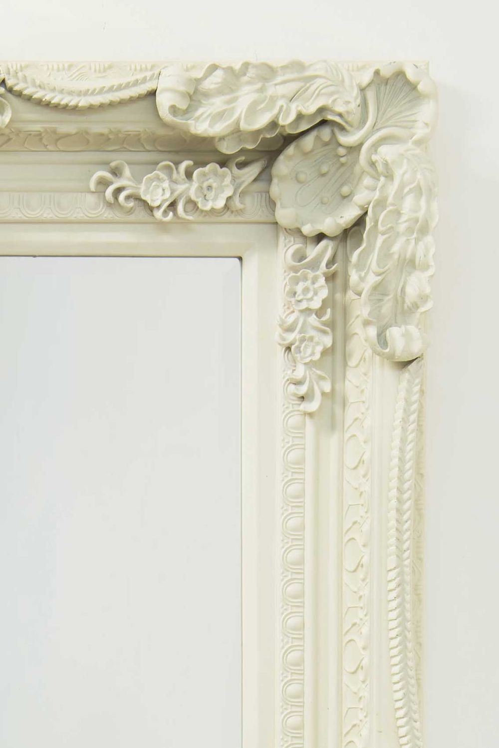 Elegant Carved Louis Wall Mirror ? Timeless Beauty for Every Space